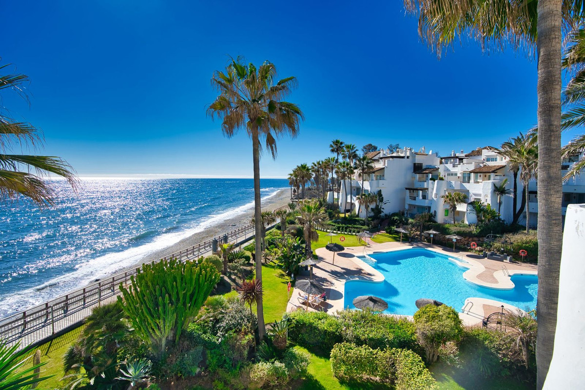 3 Bed Apartment for sale in Puerto Banús Costa Del Sol, Málaga, Spain