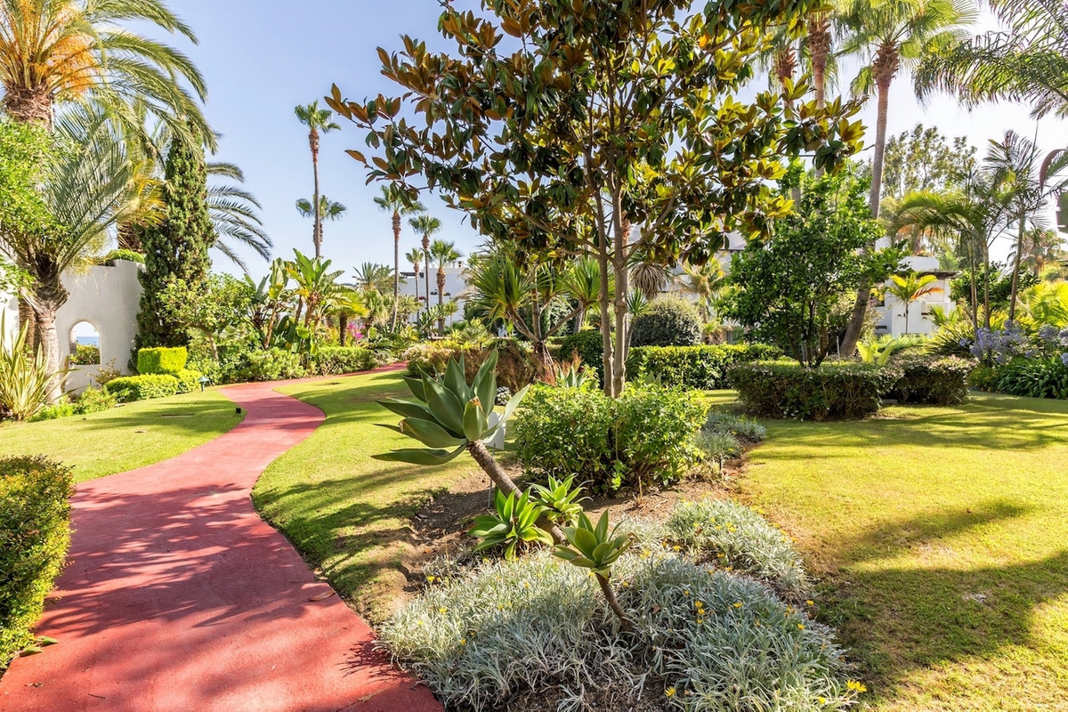 3 Bed Apartment for sale in Puerto Banús Costa Del Sol, Málaga, Spain