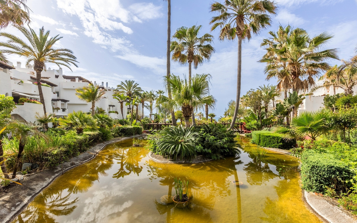3 Bed Apartment for sale in Puerto Banús Costa Del Sol, Málaga, Spain