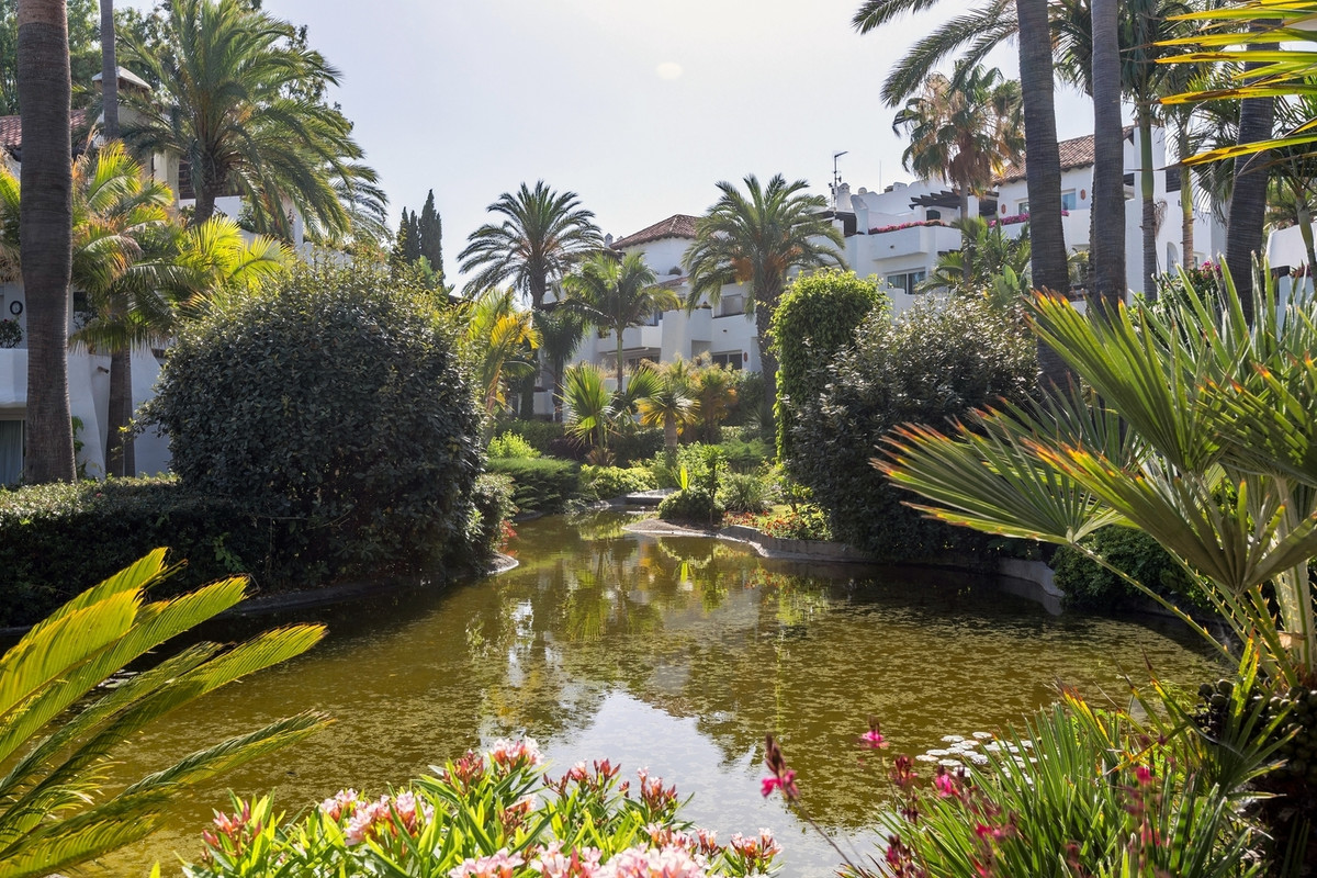 3 Bed Apartment for sale in Puerto Banús Costa Del Sol, Málaga, Spain