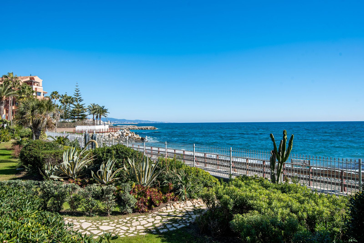 3 Bed Apartment for sale in Puerto Banús Costa Del Sol, Málaga, Spain