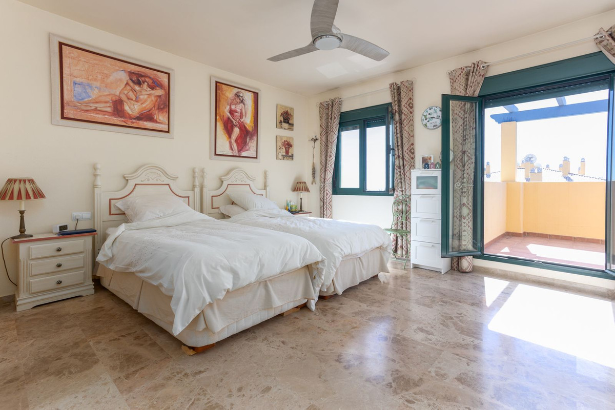 3 Bed Apartment for sale in San Pedro De Alcántara Costa Del Sol, Málaga, Spain