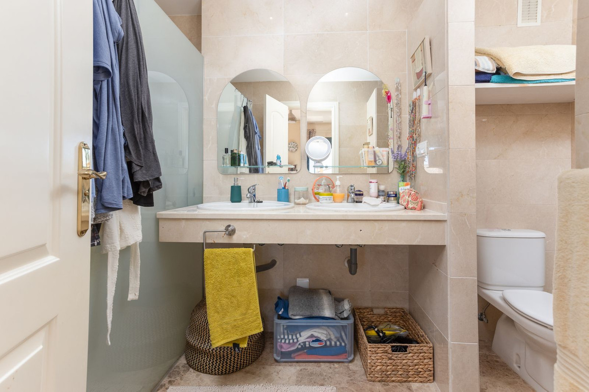 3 Bed Apartment for sale in San Pedro De Alcántara Costa Del Sol, Málaga, Spain