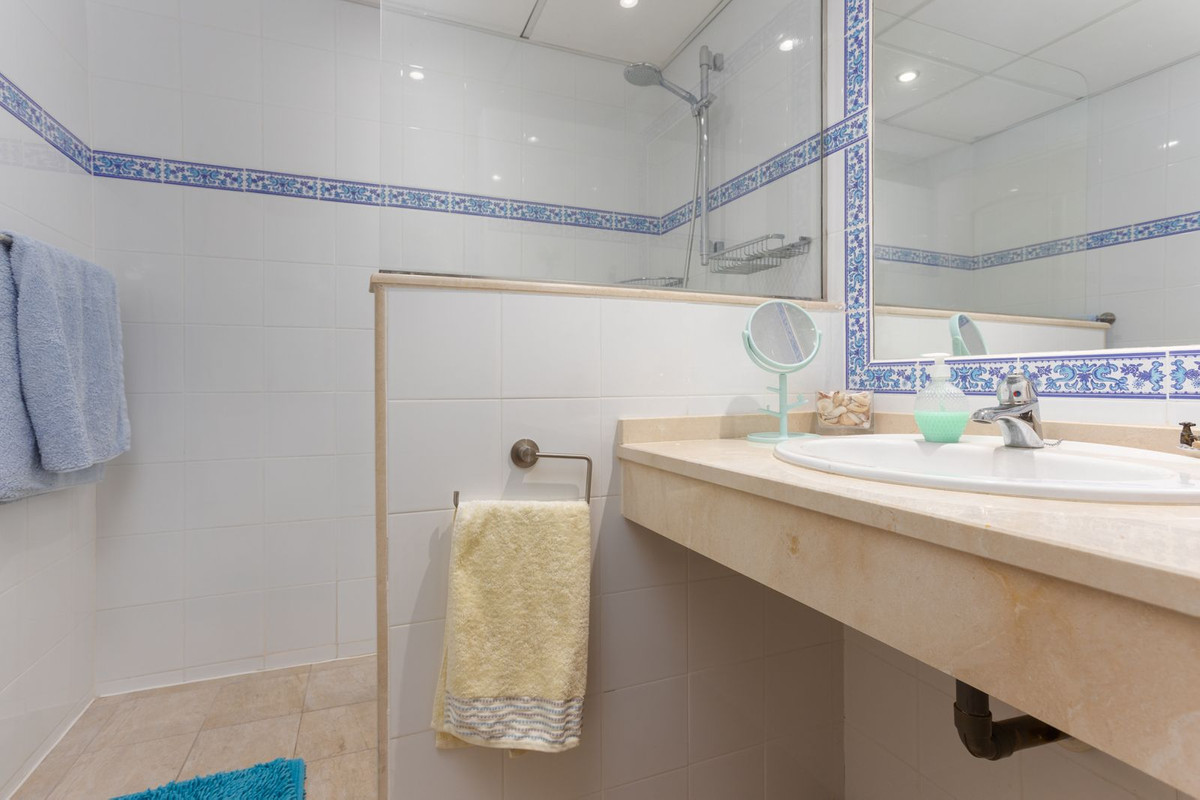3 Bed Apartment for sale in San Pedro De Alcántara Costa Del Sol, Málaga, Spain