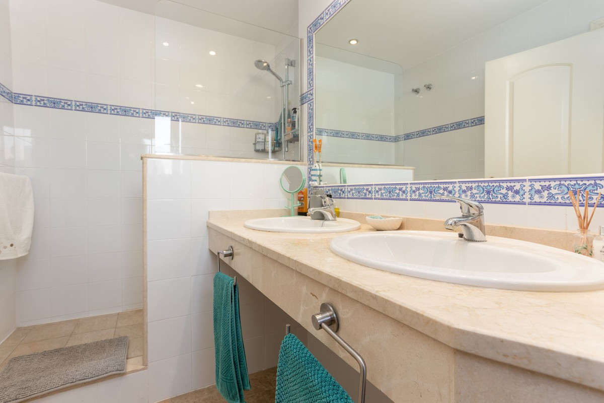 3 Bed Apartment for sale in San Pedro De Alcántara Costa Del Sol, Málaga, Spain