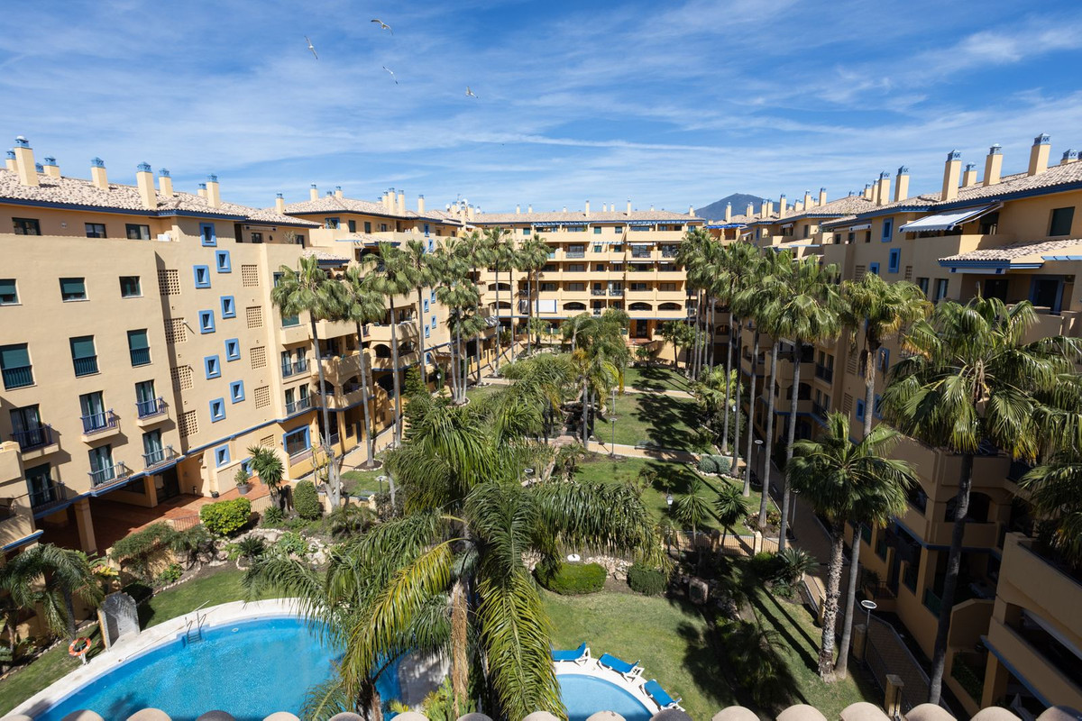 3 Bed Apartment for sale in San Pedro De Alcántara Costa Del Sol, Málaga, Spain