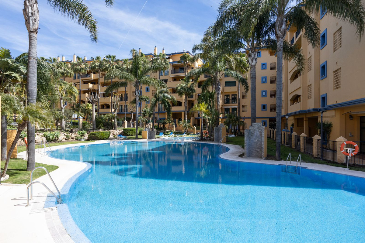 3 Bed Apartment for sale in San Pedro De Alcántara Costa Del Sol, Málaga, Spain