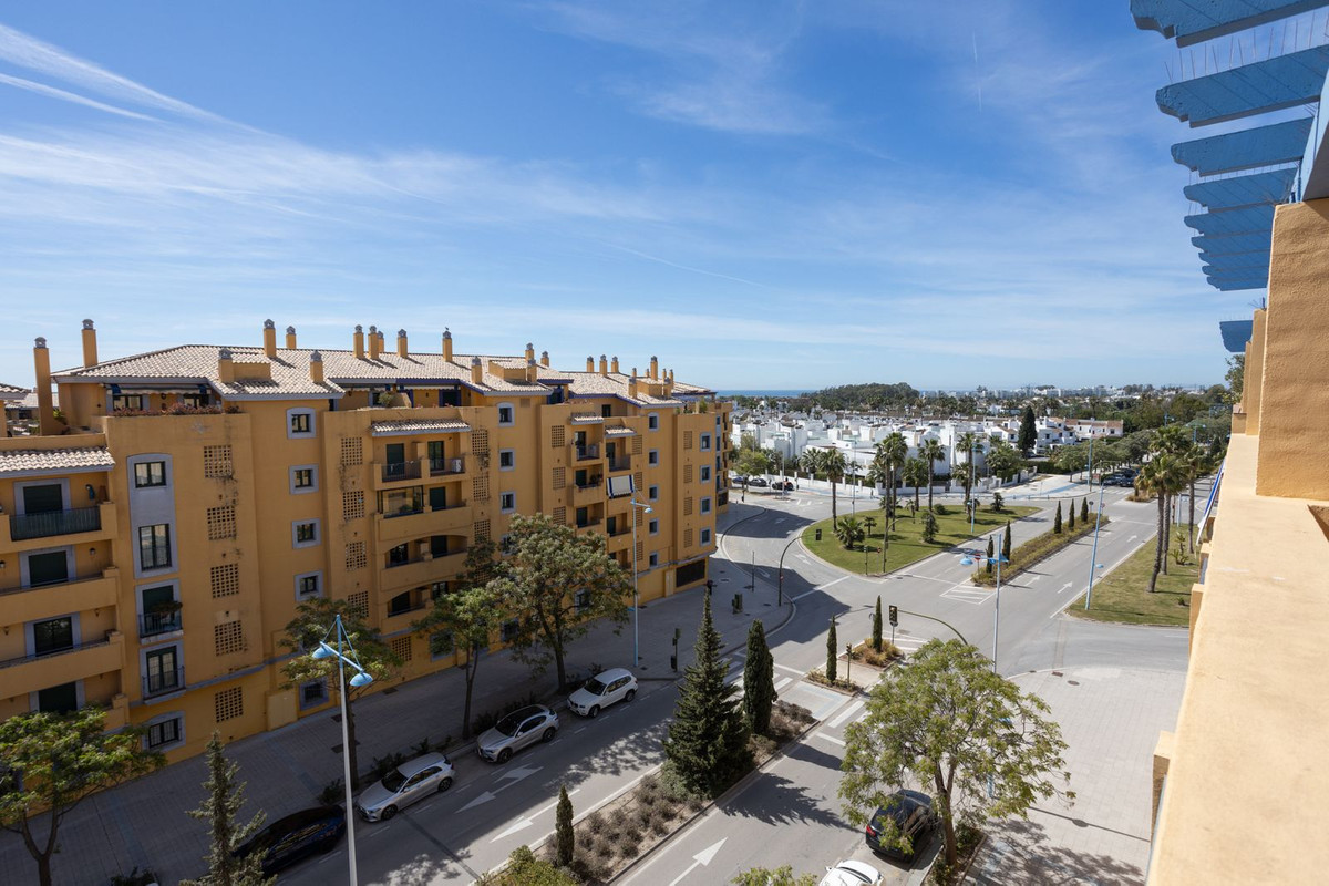 3 Bed Apartment for sale in San Pedro De Alcántara Costa Del Sol, Málaga, Spain