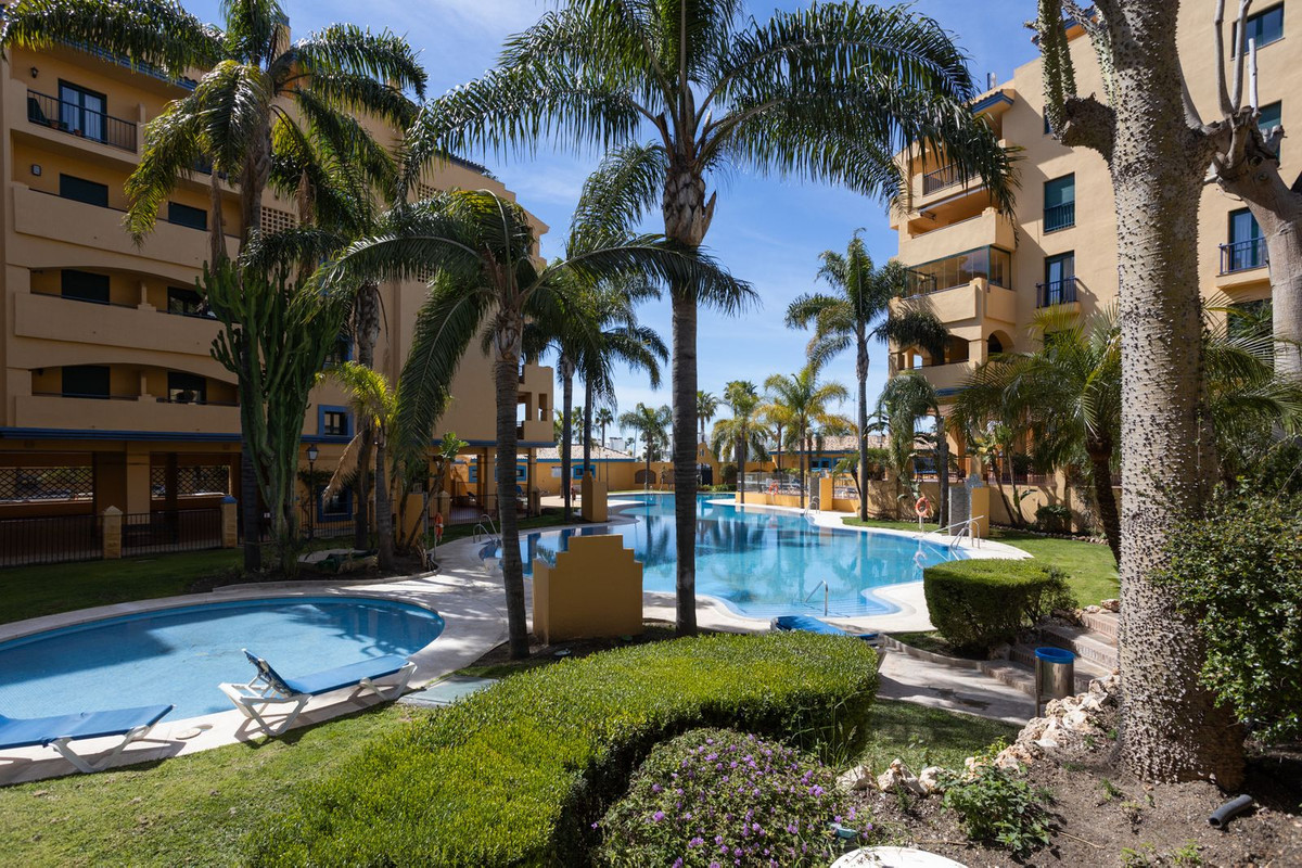 3 Bed Apartment for sale in San Pedro De Alcántara Costa Del Sol, Málaga, Spain