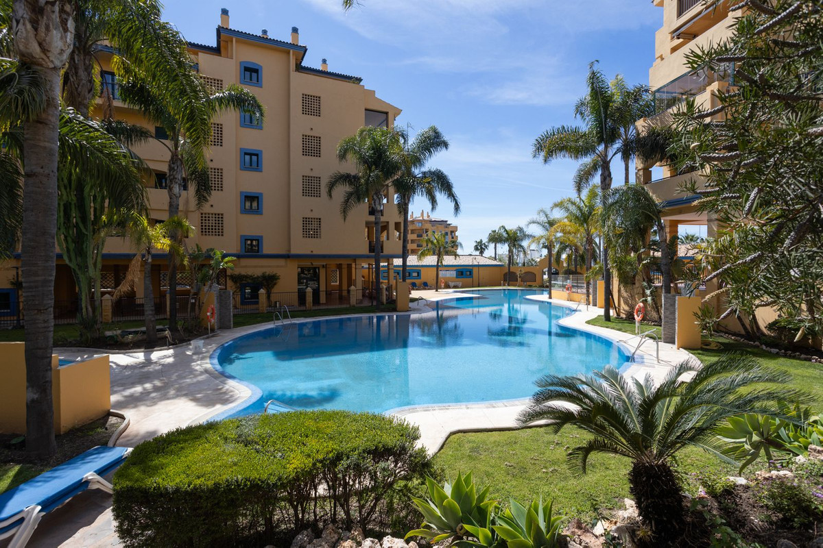 3 Bed Apartment for sale in San Pedro De Alcántara Costa Del Sol, Málaga, Spain