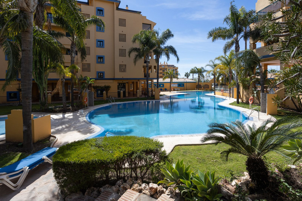 3 Bed Apartment for sale in San Pedro De Alcántara Costa Del Sol, Málaga, Spain