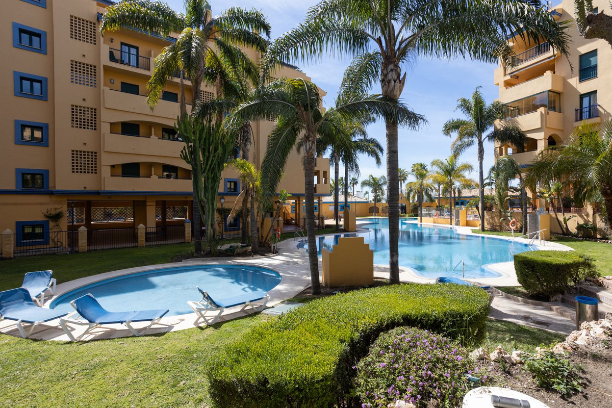 3 Bed Apartment for sale in San Pedro De Alcántara Costa Del Sol, Málaga, Spain