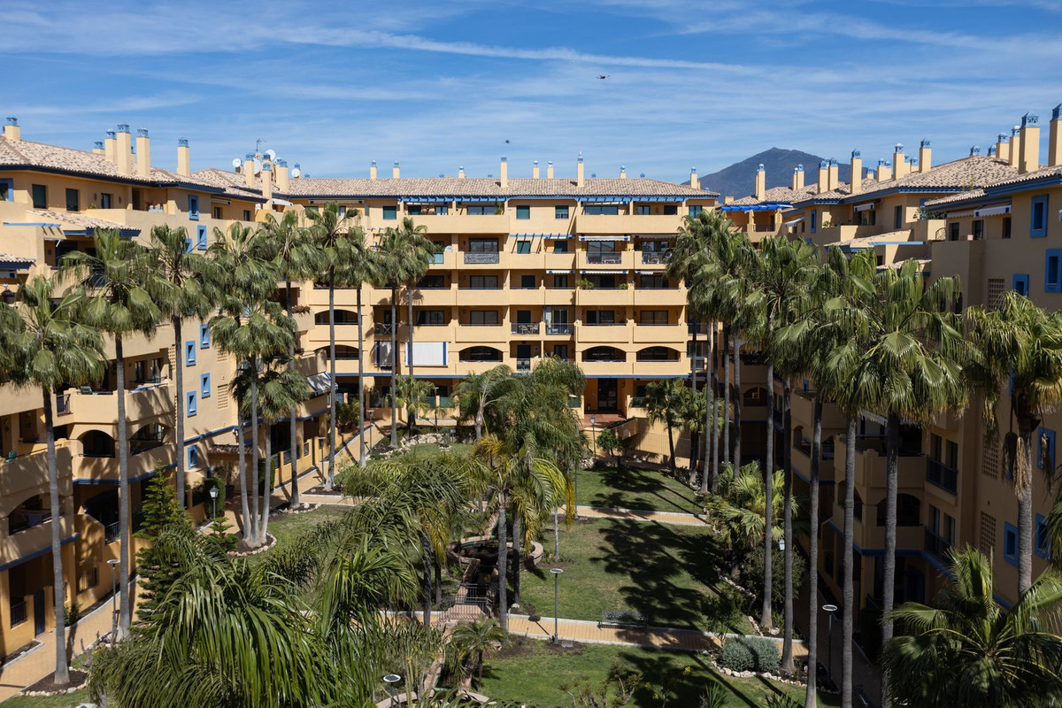 3 Bed Apartment for sale in San Pedro De Alcántara Costa Del Sol, Málaga, Spain