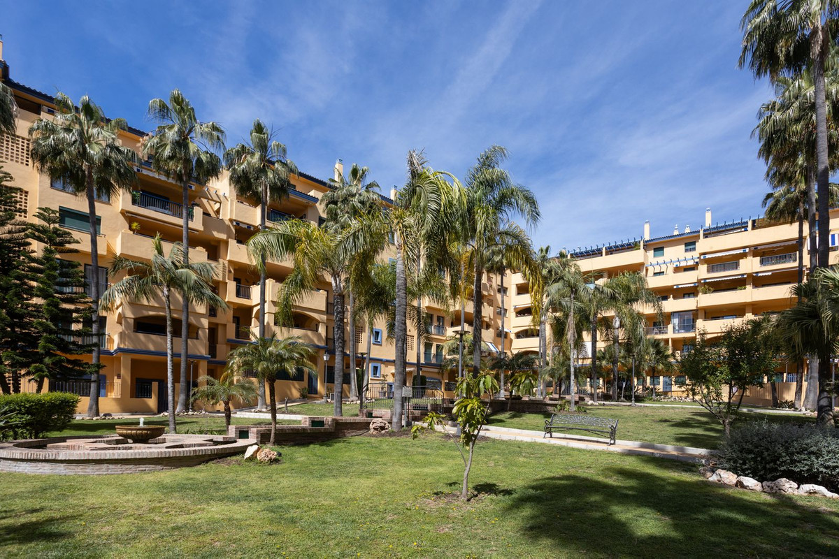 3 Bed Apartment for sale in San Pedro De Alcántara Costa Del Sol, Málaga, Spain