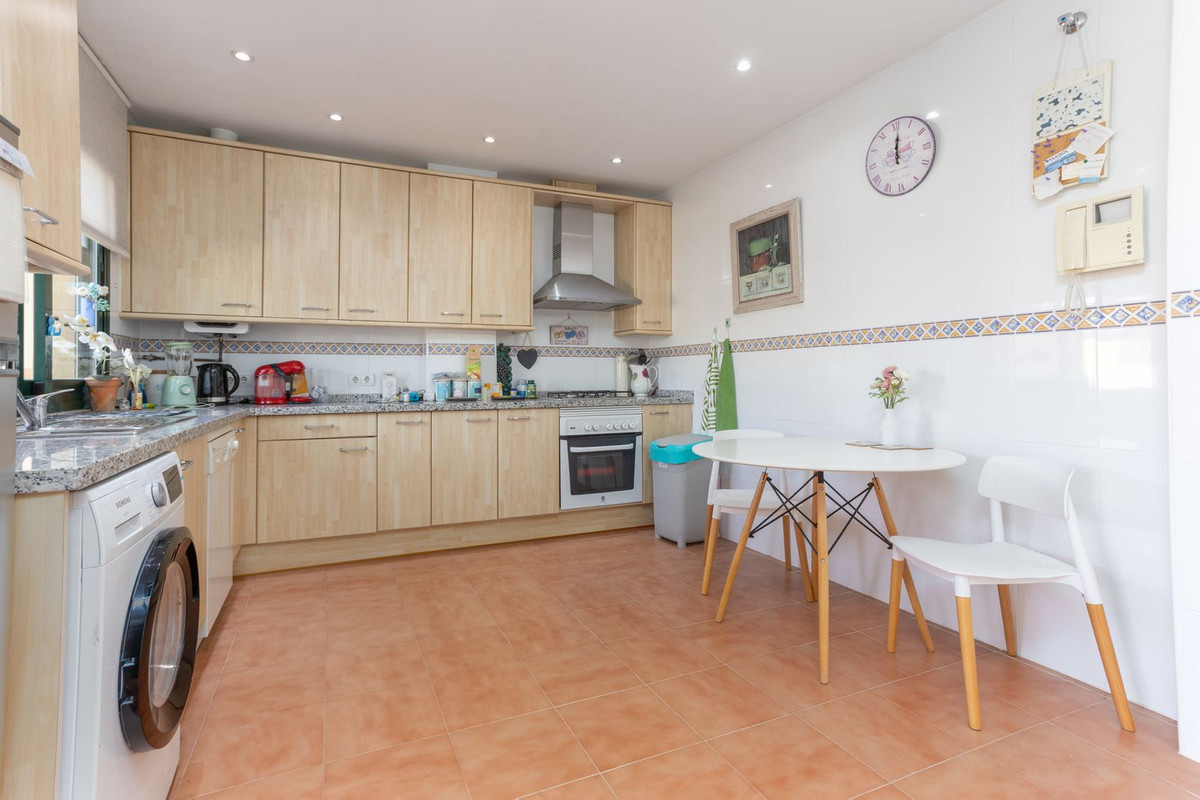 3 Bed Apartment for sale in San Pedro De Alcántara Costa Del Sol, Málaga, Spain