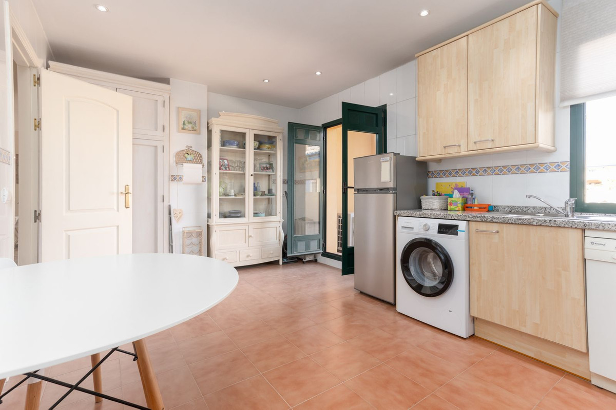 3 Bed Apartment for sale in San Pedro De Alcántara Costa Del Sol, Málaga, Spain