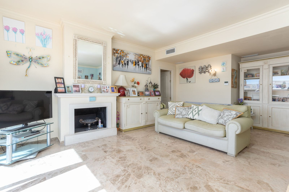 3 Bed Apartment for sale in San Pedro De Alcántara Costa Del Sol, Málaga, Spain