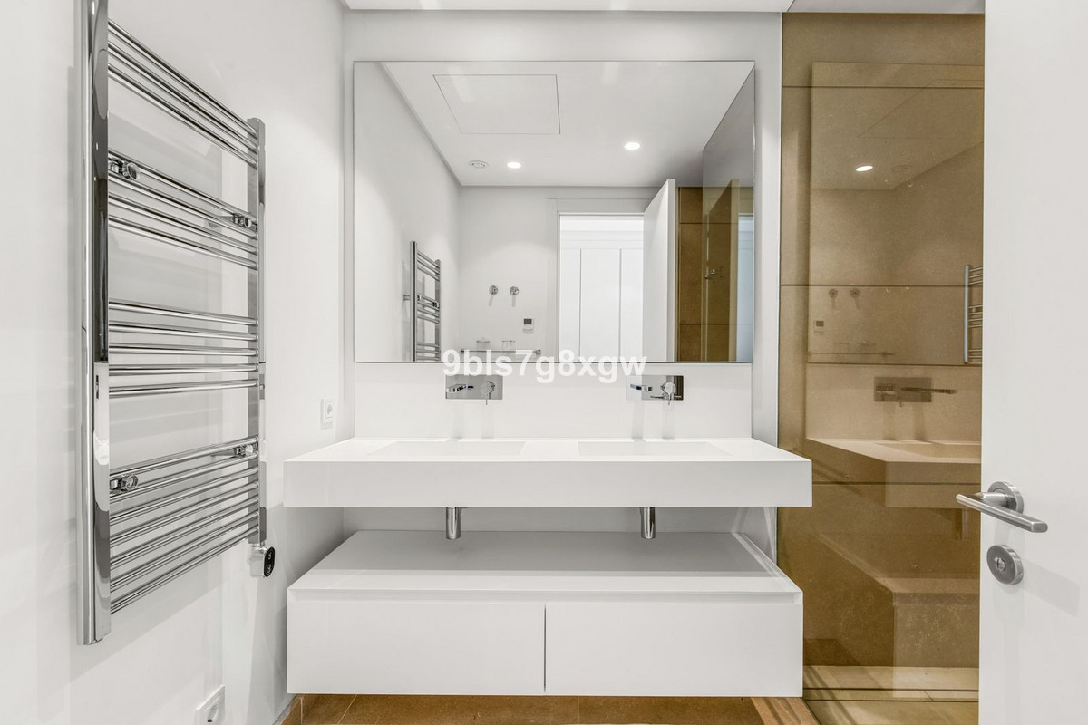 Se vende Apartamento Planta Baja de 3 dormitorios en Costa Del Sol, Málaga, España