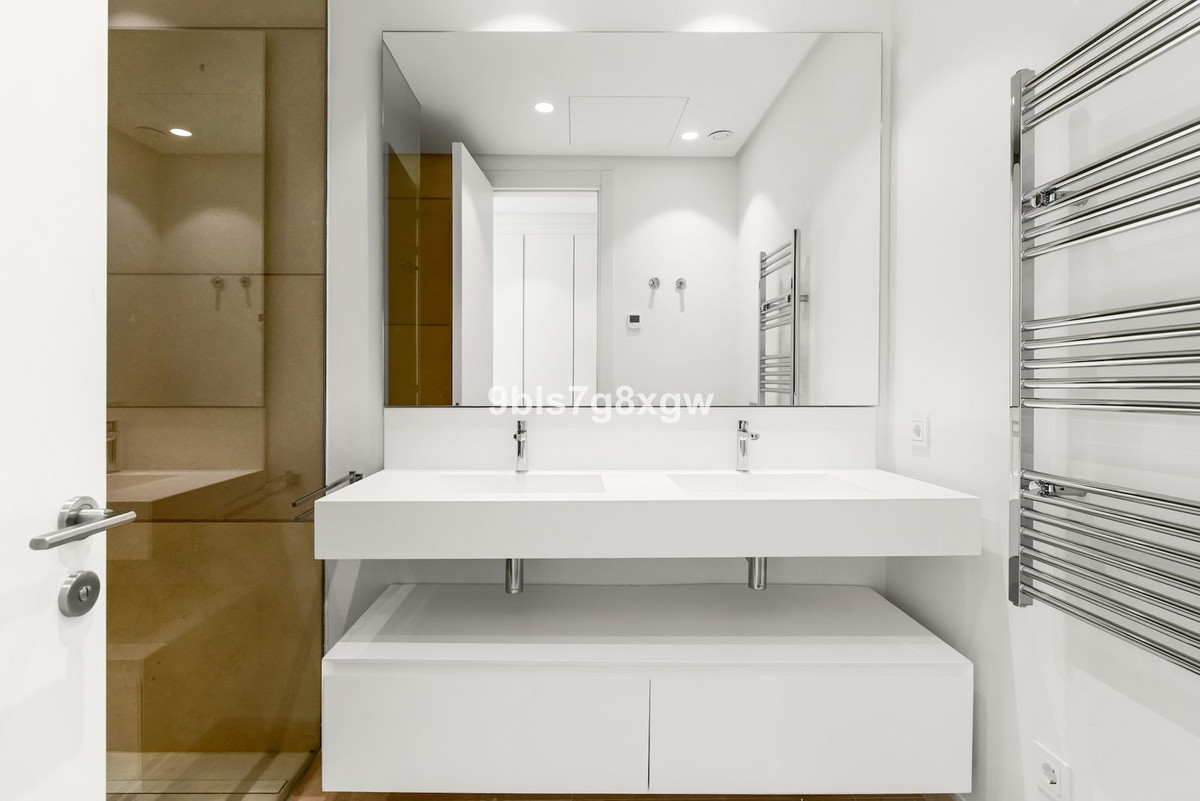 Se vende Apartamento Planta Baja de 3 dormitorios en Costa Del Sol, Málaga, España