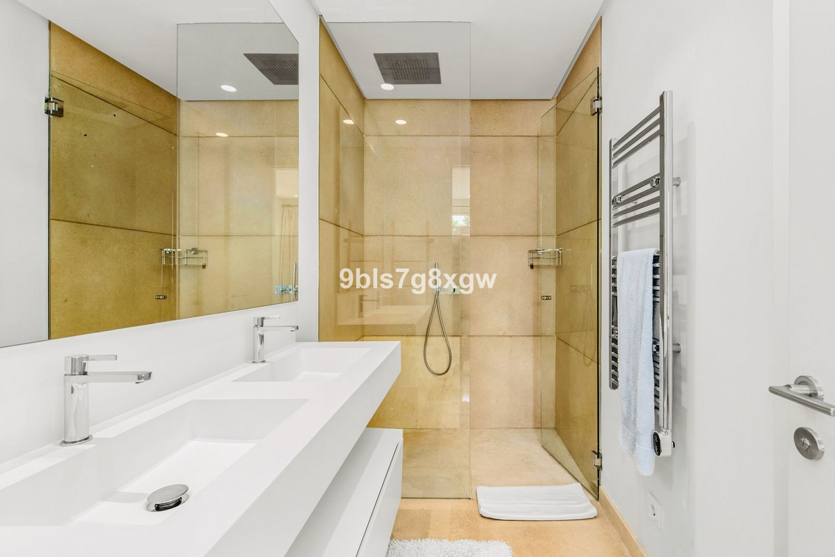 Se vende Apartamento Planta Baja de 3 dormitorios en Costa Del Sol, Málaga, España