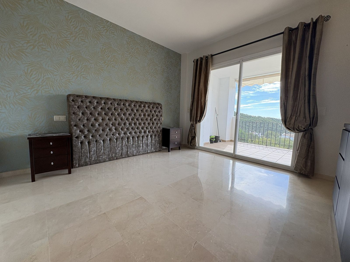 2 Bed Apartment for sale in La Quinta Costa Del Sol, Málaga, Spain