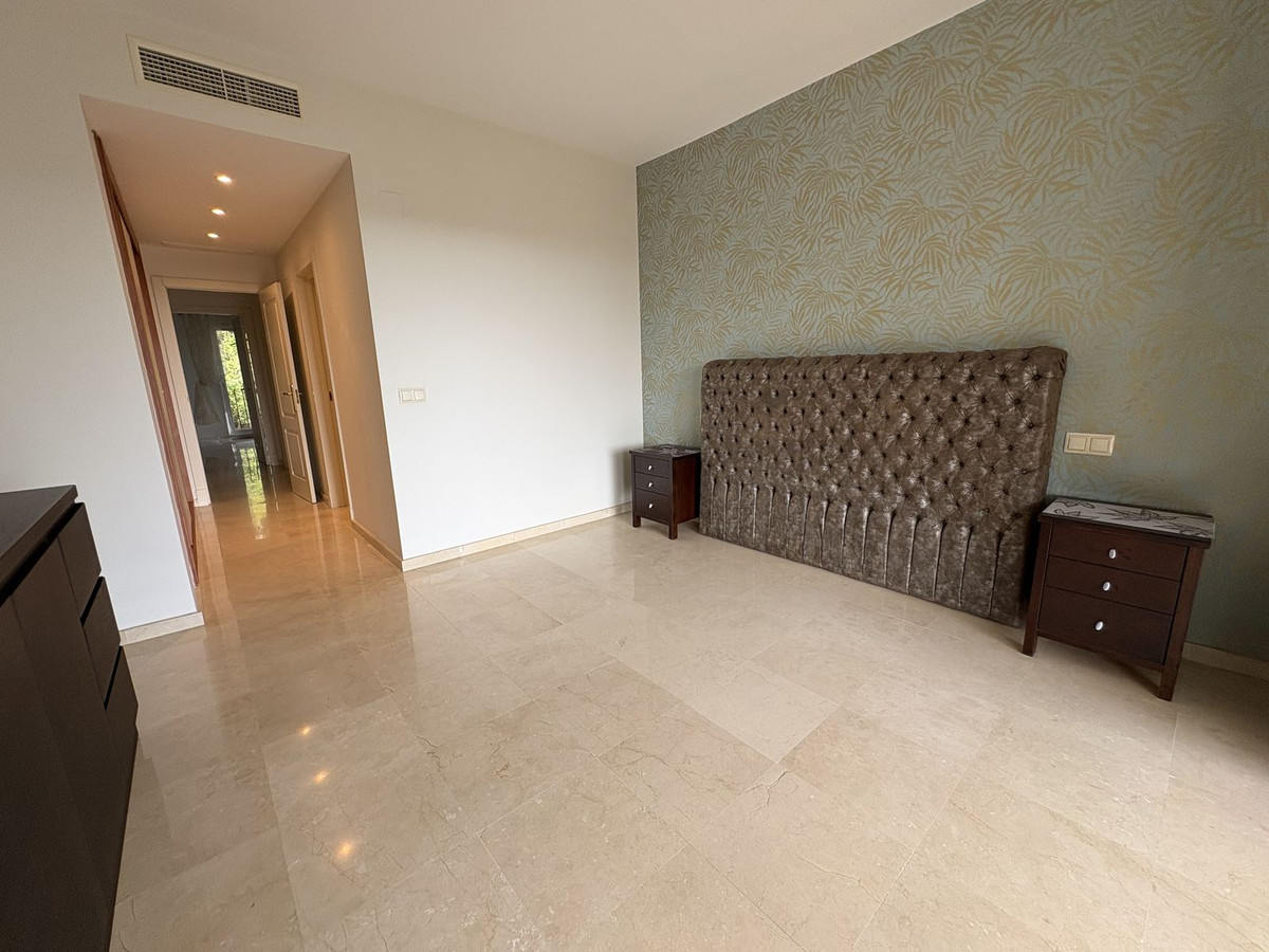 2 Bed Apartment for sale in La Quinta Costa Del Sol, Málaga, Spain