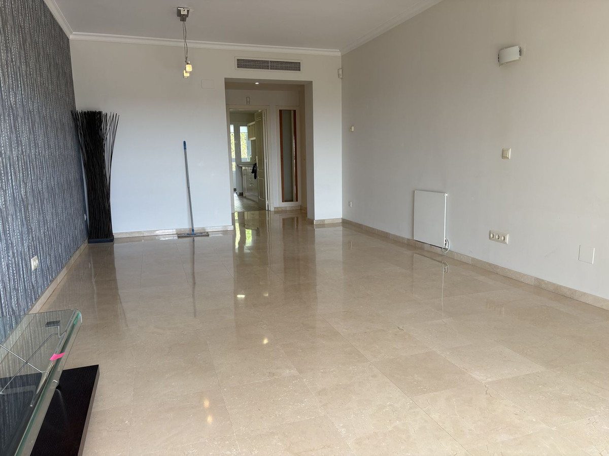 2 Bed Apartment for sale in La Quinta Costa Del Sol, Málaga, Spain