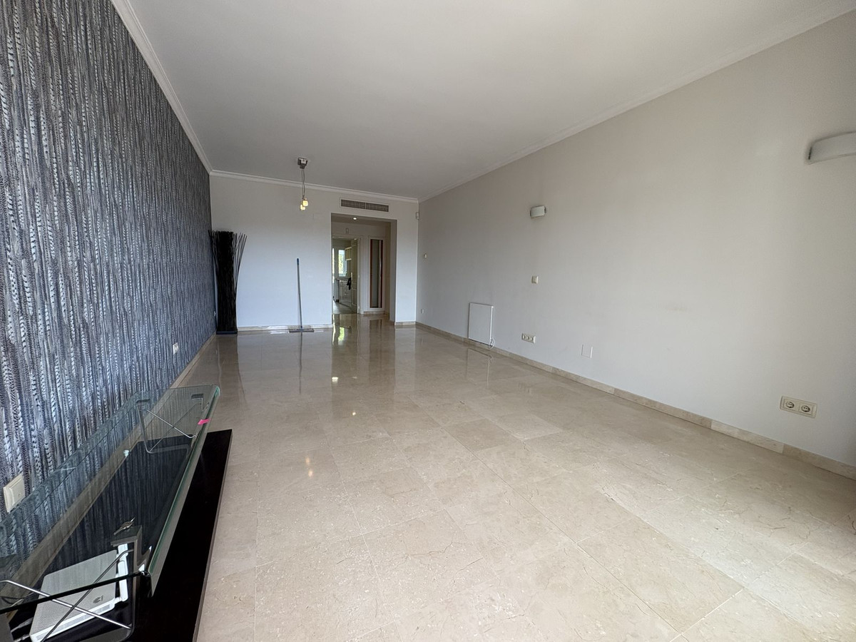 2 Bed Apartment for sale in La Quinta Costa Del Sol, Málaga, Spain