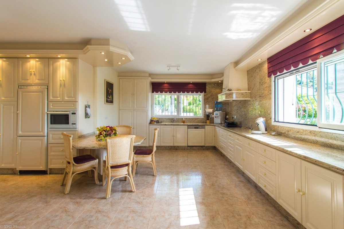 4 Bed Townhouse for sale in Valtocado Costa Del Sol, Málaga, Spain