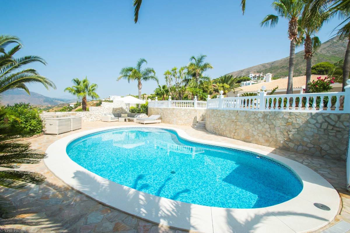 4 Bed Townhouse for sale in Valtocado Costa Del Sol, Málaga, Spain