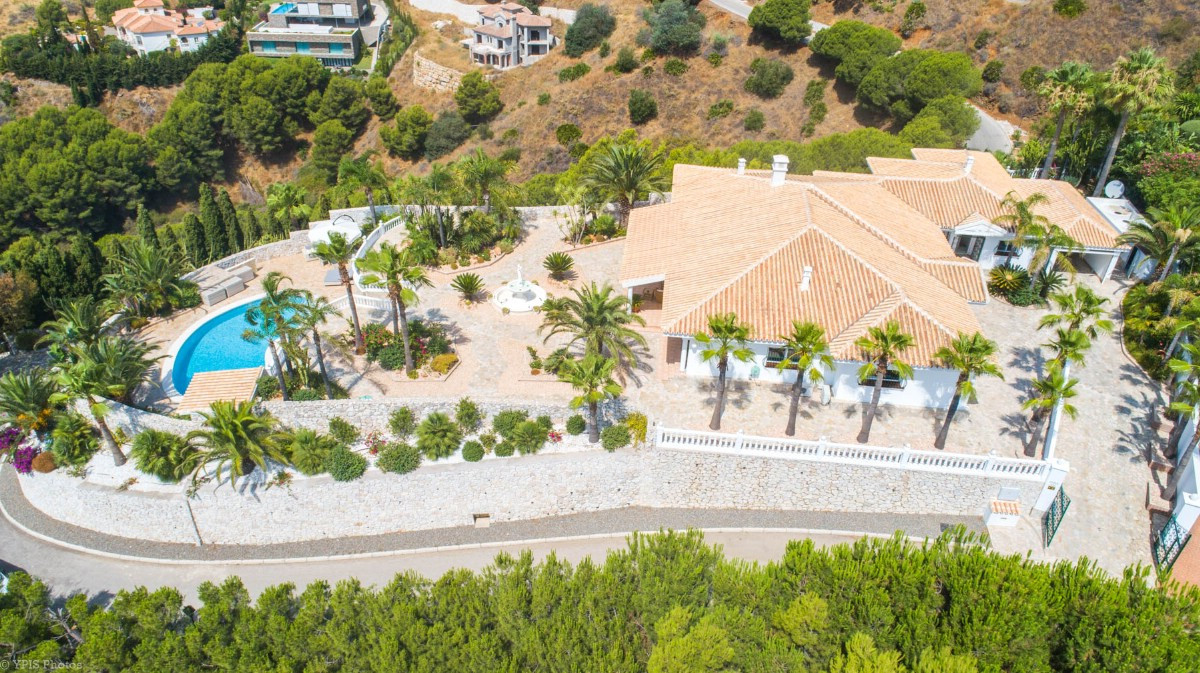 4 Bed Townhouse for sale in Valtocado Costa Del Sol, Málaga, Spain