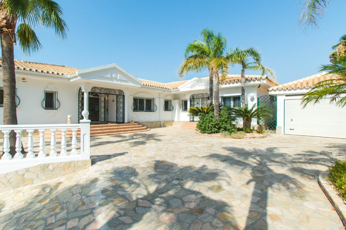 4 Bed Townhouse for sale in Valtocado Costa Del Sol, Málaga, Spain