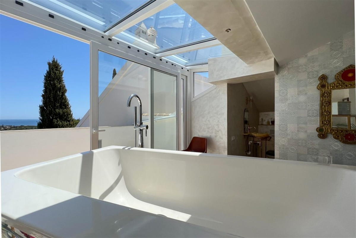 4 Bed Townhouse for sale in Calahonda Costa Del Sol, Málaga, Spain