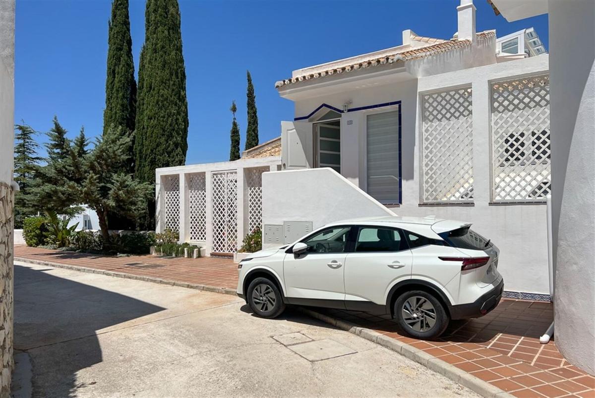 4 Bed Townhouse for sale in Calahonda Costa Del Sol, Málaga, Spain