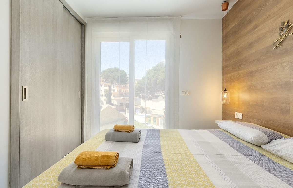 Se vende Apartamento Planta Media de 2 dormitorios en Costa Del Sol, Málaga, España
