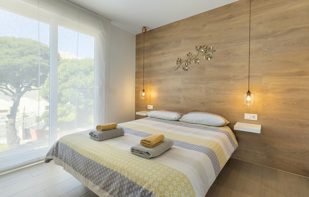 Se vende Apartamento Planta Media de 2 dormitorios en Costa Del Sol, Málaga, España