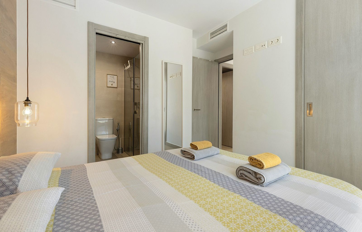 Se vende Apartamento Planta Media de 2 dormitorios en Costa Del Sol, Málaga, España
