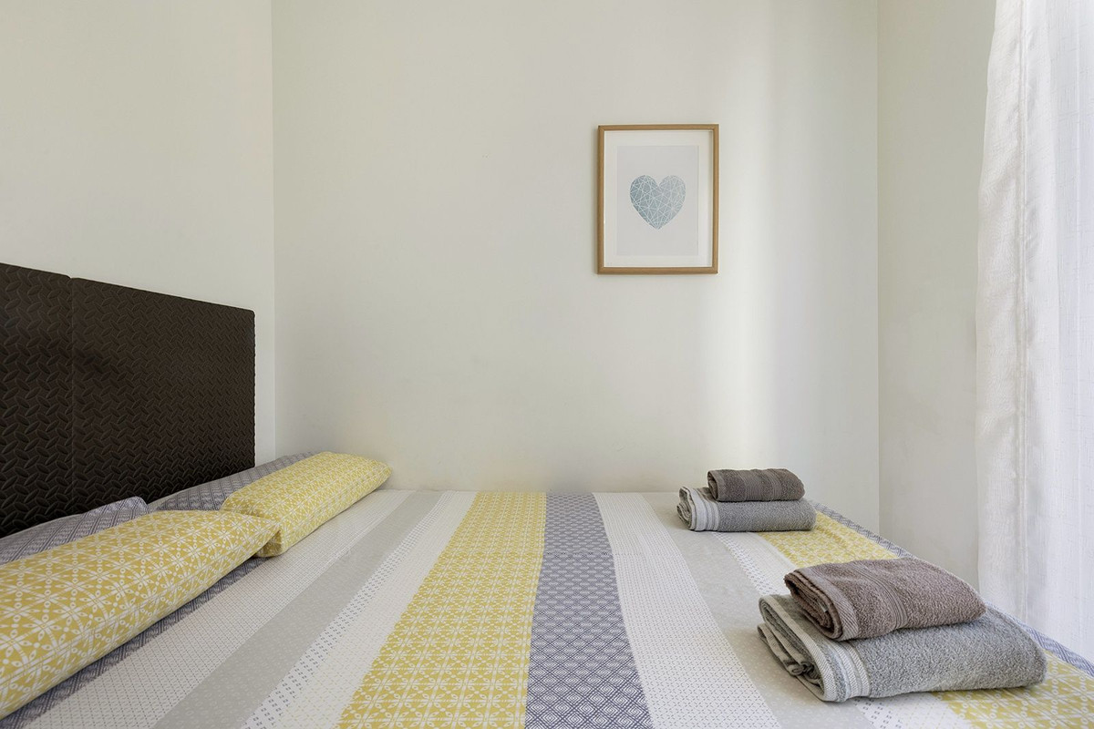 Se vende Apartamento Planta Media de 2 dormitorios en Costa Del Sol, Málaga, España