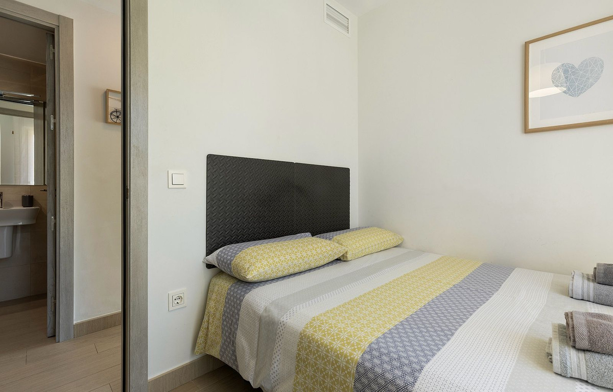 Se vende Apartamento Planta Media de 2 dormitorios en Costa Del Sol, Málaga, España