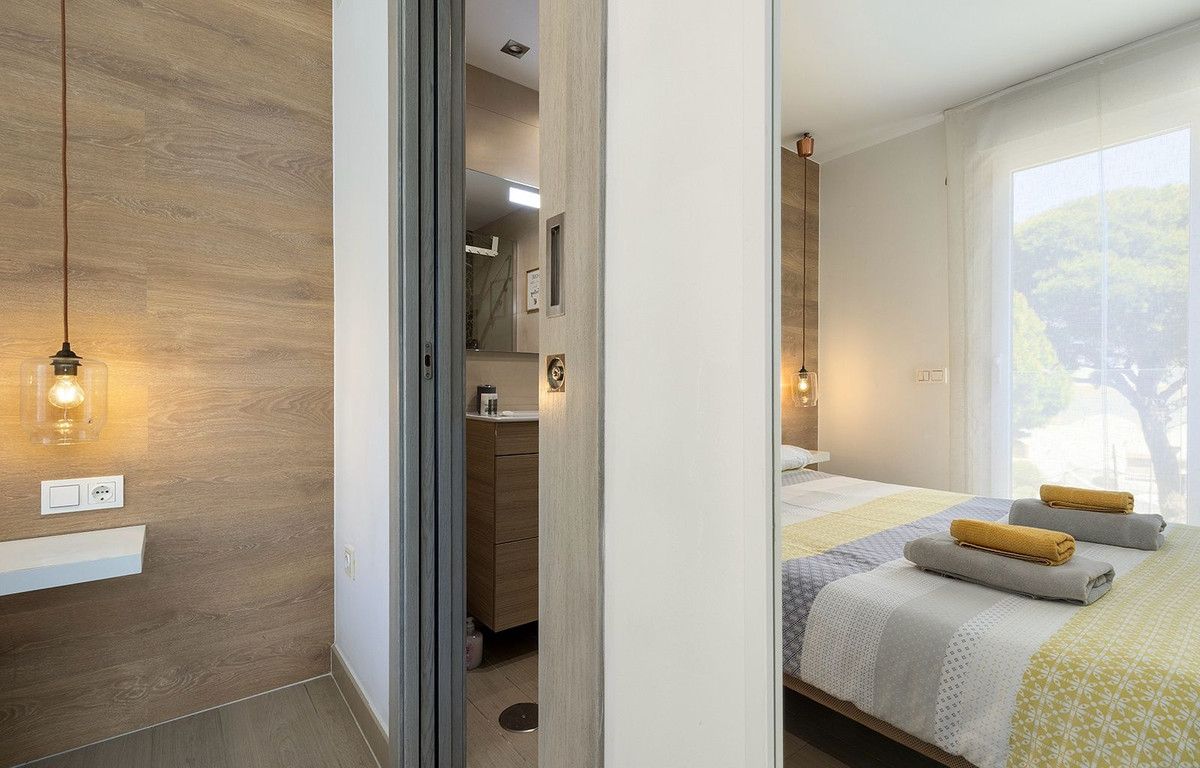 Se vende Apartamento Planta Media de 2 dormitorios en Costa Del Sol, Málaga, España