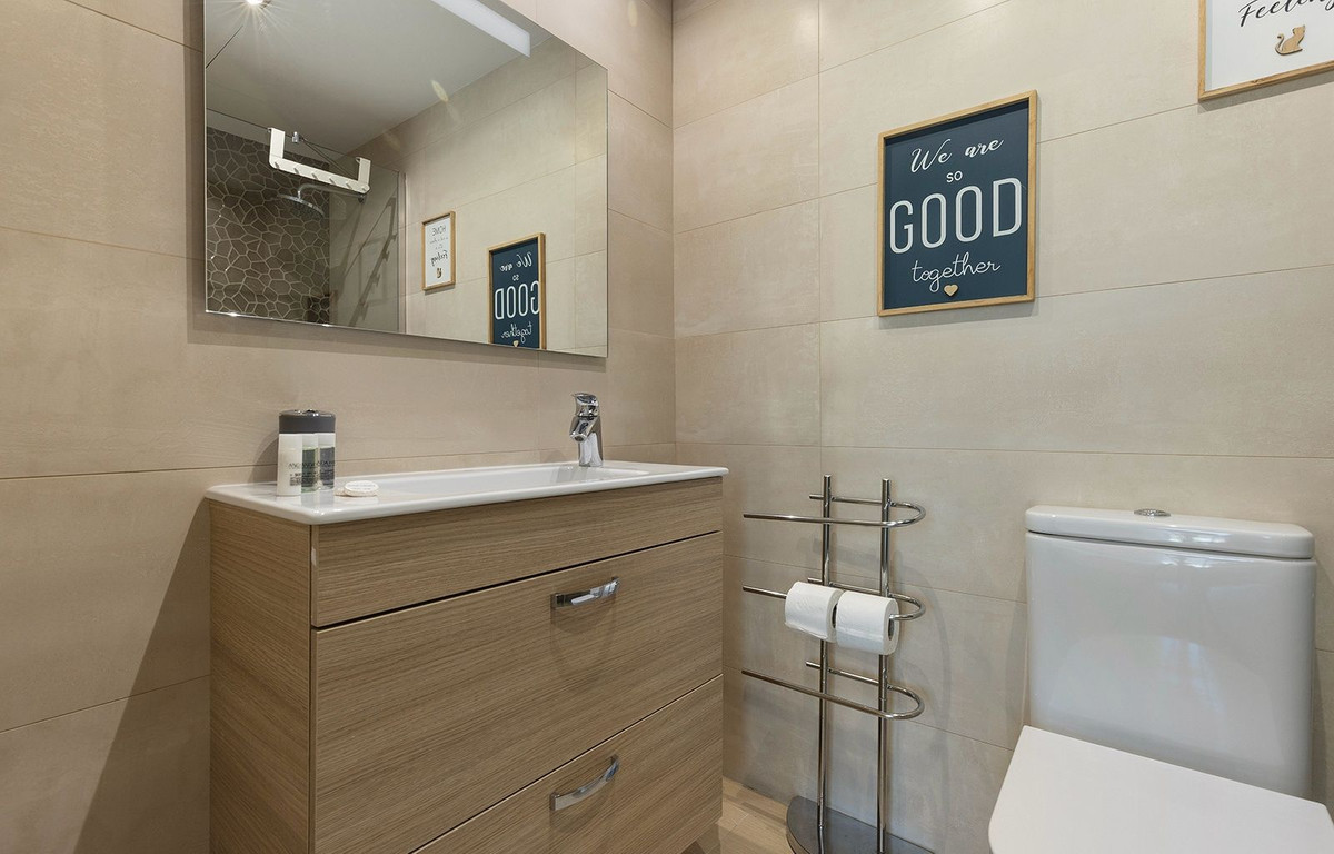 Se vende Apartamento Planta Media de 2 dormitorios en Costa Del Sol, Málaga, España