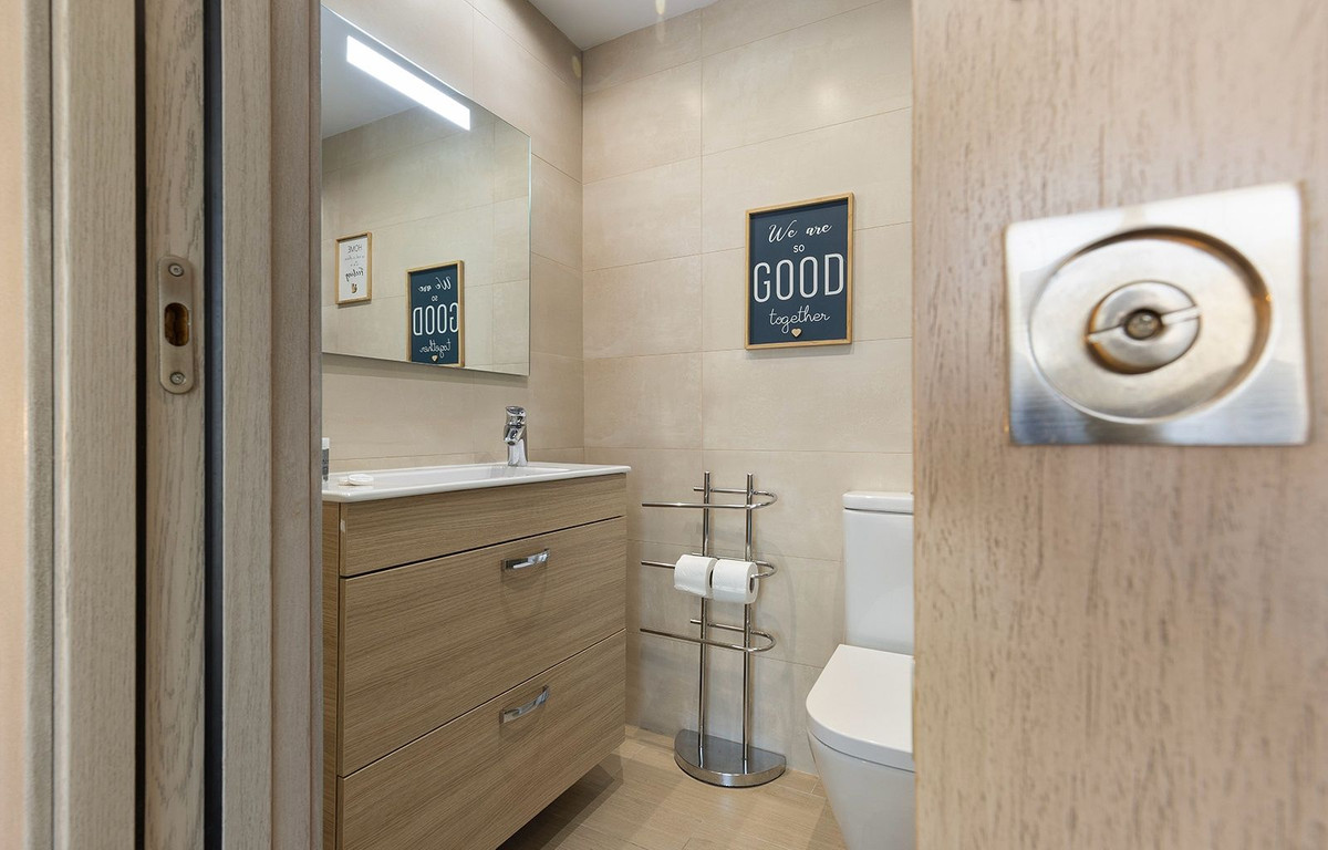 Se vende Apartamento Planta Media de 2 dormitorios en Costa Del Sol, Málaga, España