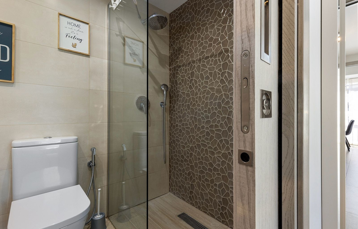 Se vende Apartamento Planta Media de 2 dormitorios en Costa Del Sol, Málaga, España