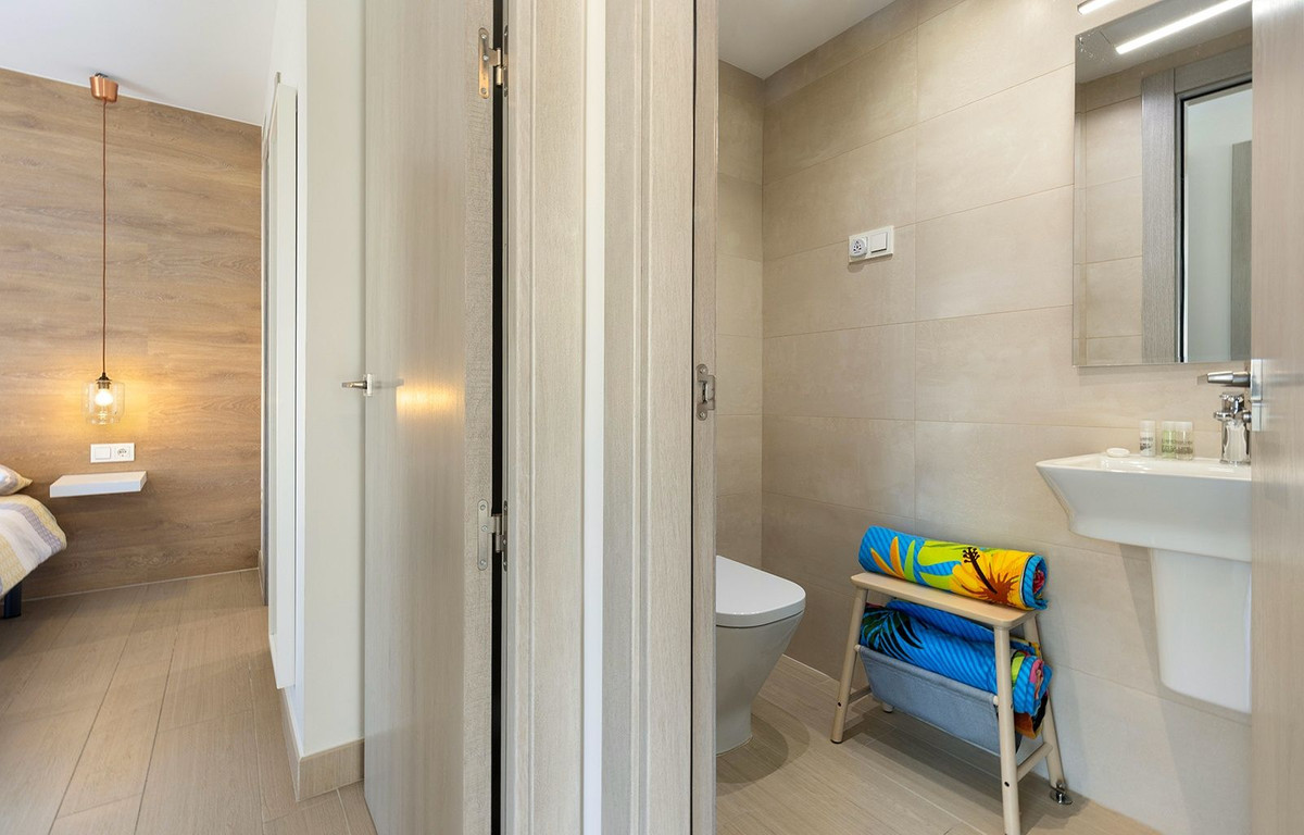 Se vende Apartamento Planta Media de 2 dormitorios en Costa Del Sol, Málaga, España