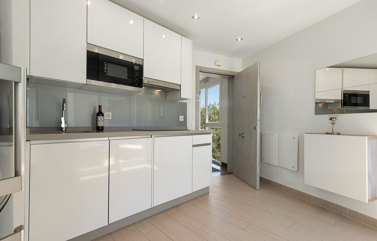 Se vende Apartamento Planta Media de 2 dormitorios en Costa Del Sol, Málaga, España