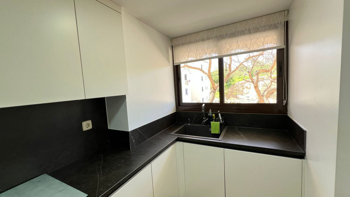 3 Bed Apartment for sale in Estepona Costa Del Sol, Málaga, Spain