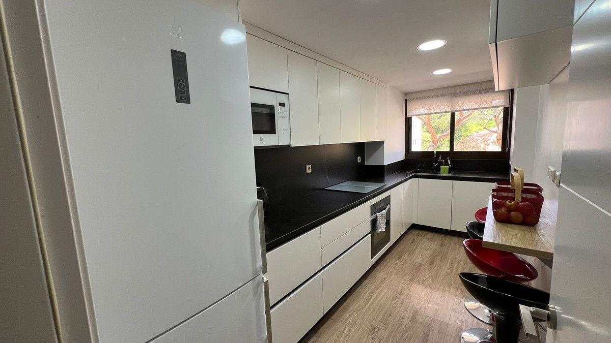 3 Bed Apartment for sale in Estepona Costa Del Sol, Málaga, Spain