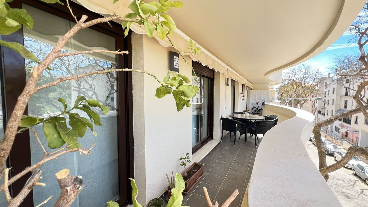 3 Bed Apartment for sale in Estepona Costa Del Sol, Málaga, Spain