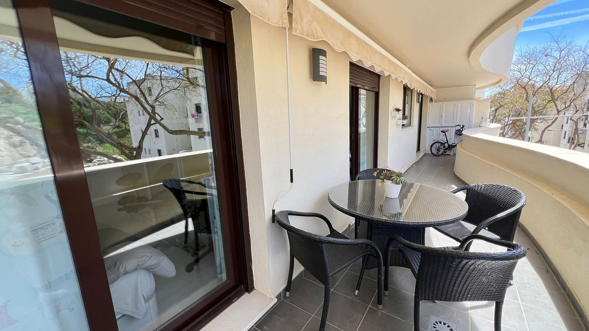 3 Bed Apartment for sale in Estepona Costa Del Sol, Málaga, Spain