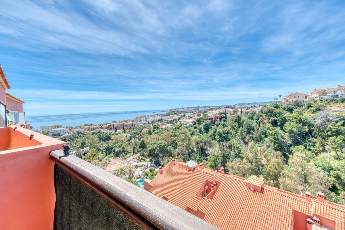 3 Bed Apartment for sale in Fuengirola Costa Del Sol, Málaga, Spain